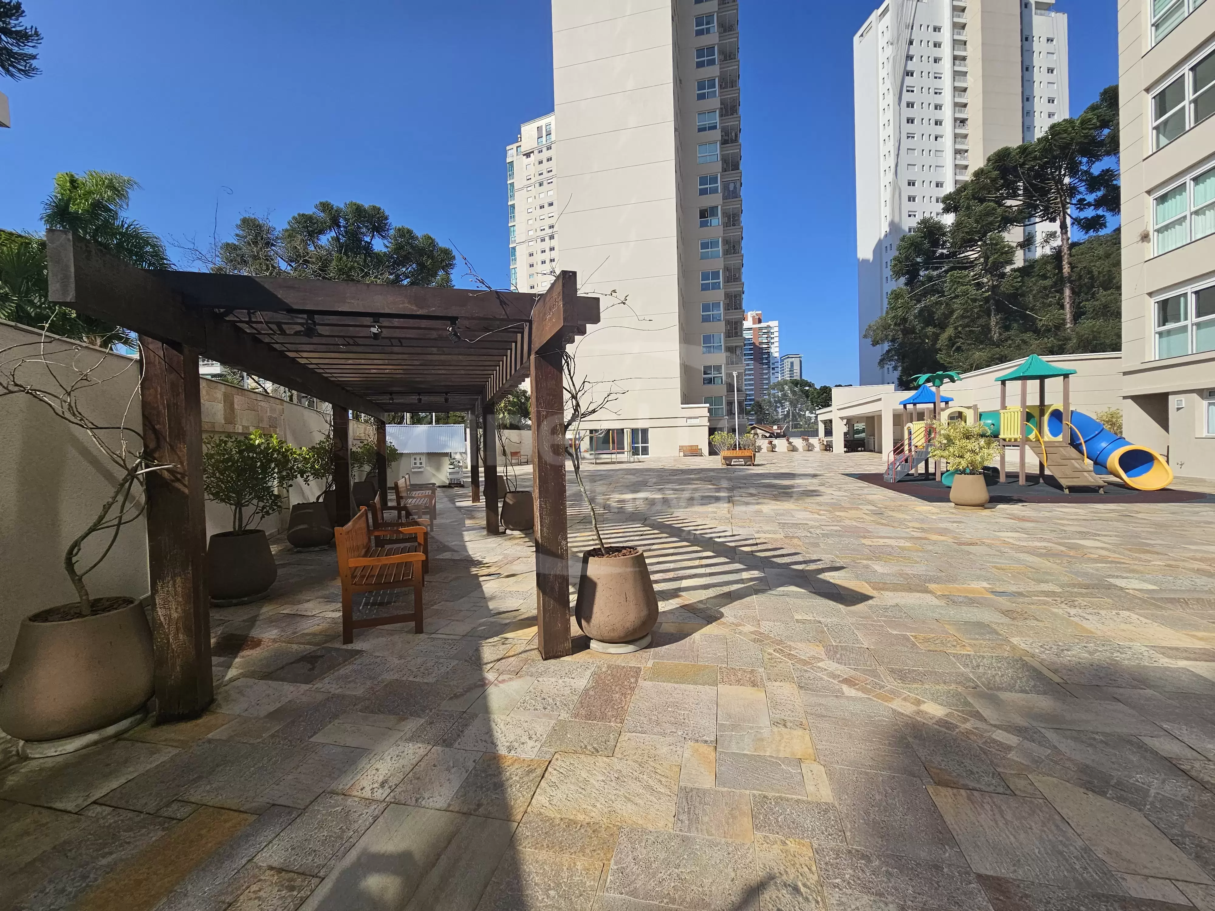 Ed. Elegance Condominium