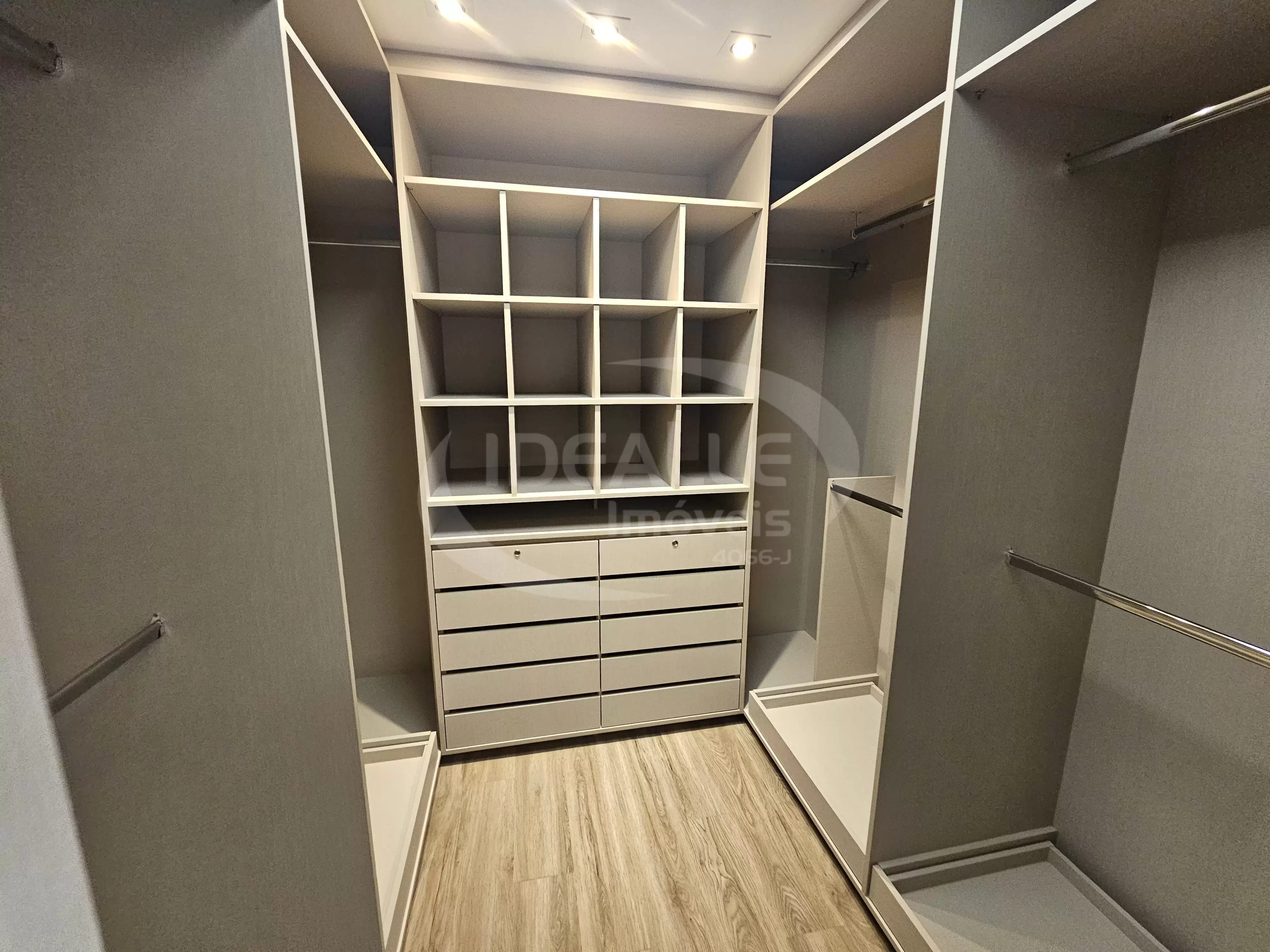 Ed. Elegance Condominium